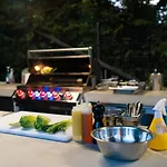 Barok Hotel And Apartments