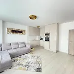 New Luxury City Centre Apartment With Panoramic View, Free Parking