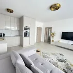 New Luxury City Centre Apartment With Panoramic View, Free Parking