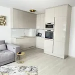 New Luxury City Centre Apartment With Panoramic View, Free Parking