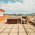 Majestic Views From A 60M2 Private Terrace - Castle, Cathedral, Old Town