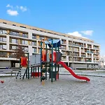 Sunflower - Modern Large Charming Apartment With Balcony