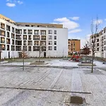 Sunflower - Modern Large Charming Apartment With Balcony