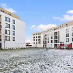 Sunflower - Modern Large Charming Apartment With Balcony