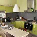 Utulny Byt V Sirsom Centre - Cosy Apartment
