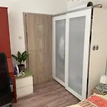 Utulny Byt V Sirsom Centre - Cosy Apartment