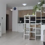 Leo Apartment Free Parking!!!