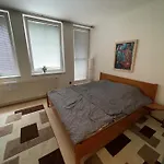 Apartman S Vyhladom Na Hrad