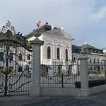 Cozyhome In Old Town, Presidential Apartment