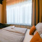 Chors Like A Hotel - 1St World Nft Block & Art Capsule Hostel Metachors