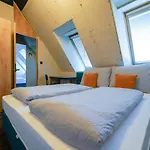 Chors Like A Hotel - 1St World Nft Block & Art Capsule Hostel Metachors