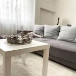 Air Conditioned 1 Bdr Near Train Station