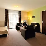 Melrose Apartments