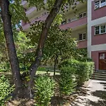 Air Conditioned 1 Bdr Near Train Station