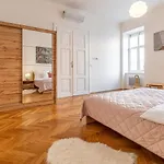 Stylish Luxury Flat In Old Town