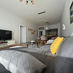 Sundeck City Centre Apartment