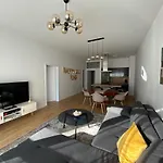 Sundeck City Centre Apartment