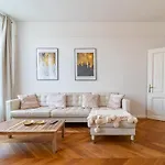 Trendy Apartment In Central