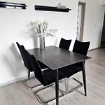 Spacious Apartment Near Hockey And Football Arena