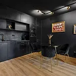 Lam Black - Ac - Balcony