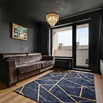 Lam Black - Ac - Balcony