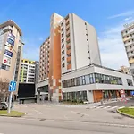 Lam Green - Ac -Balcony