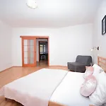 City Center Suite - Vibrant & Colorful