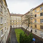 City Center Suite - Vibrant & Colorful