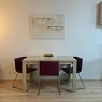 Modern 2 Room Apt With Free Parking And Wi-Fi, Self Check-In