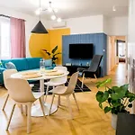 City Center Terrace Apartment With Ac By Kovee
