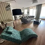 Stresny Apartman S Terasou Tomasikova