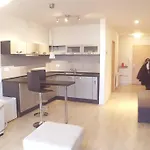 Comfy Apartment In 3 Towers Residence