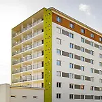 Moderny Apartman S Parkovanim