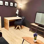 Moderny Apartman S Parkovanim