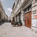 Cherry Apartment