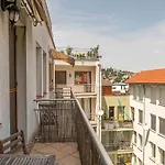 Castle View Apartment With Free Parking