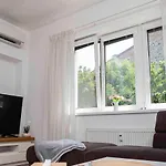 Castle View Apartment With Free Parking