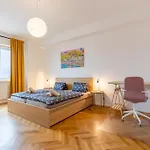 Manderlak Apartment In Old Town