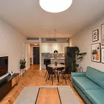 Skypark Luxury Apartment With Skyline View & Free Parking