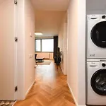 Skypark Luxury Apartment With Skyline View & Free Parking
