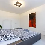Bnb Sk Zamocka Artist Apartment