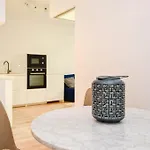 New Modern Apartment In City Center