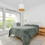 New Modern Apartment In City Center