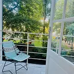 Timeless Old Centre Apartment With 2 Bathrooms And Balcony