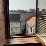 Attic Flat In The Center