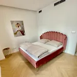 Stylish 3 Bedroom Apartment In The Hearth Of City Center With History