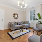 Lam Modern Art Apartment - Ac - Free Parking