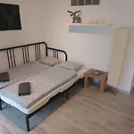 Utulny Apartman S Balkonom