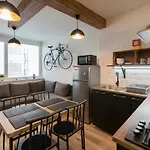 Stylish Centrally Located 1Br Apartment With Parking