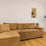 Charming Apt In Centre /W Ac